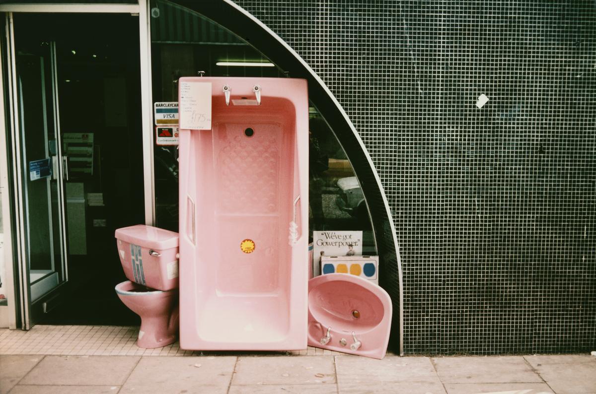 A pink bathroom suite for sale | London Museum
